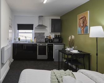 Hayy Studio | Neat, Quiet, Close to Town Centre - Huddersfield - Kitchen