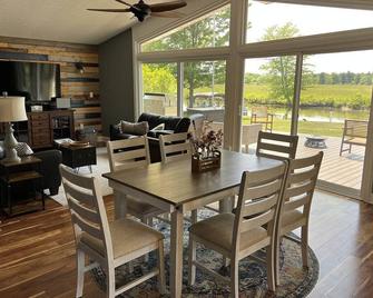 Lakehouse on the Canal - Conneaut Lake - Dining room