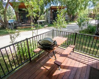 Cabin (Modern Rustic Wedge) - Wilson - Balcony