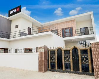 Hotel O Naman Guest House - Mandi Gobindgarh - Edificio