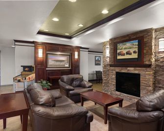 Baymont Inn & Suites by Wyndham Sturgis - Sturgis - Lounge