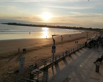House with direct access to the beach, quiet with enclosed garden. - Saint-Gilles-Croix-de-Vie - Strand