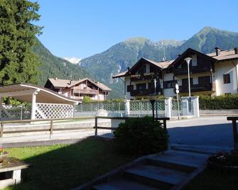 Pinzolo Centro/Pineta - 4 Beds - Pinzolo - Budynek