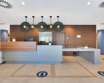 Livensa Living Pamplona Albergue Juvenil - Pamplona - Lễ tân