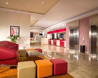Ibis Jakarta Senen - Yakarta - Lobby