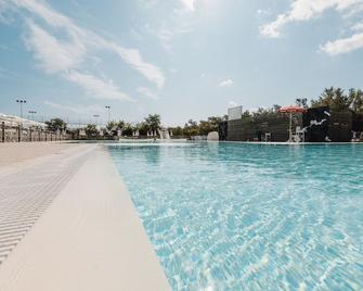 Natural Village Resort - Potenza Picena - Piscina