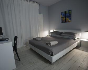 Le3stanze - Borgomanero - Bedroom