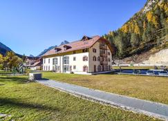 Cozy and charming vacation apartment in idyllic location in Schulderbach. - Carbonin - อาคาร