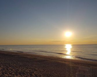 Bay Head - Open Concept Home with Water Views - Point Pleasant - Playa