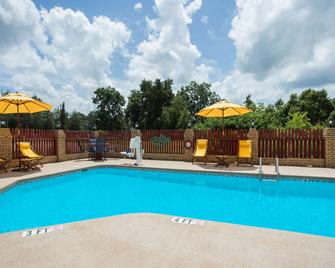 Days Inn by Wyndham Lake City - Lake City - Басейн