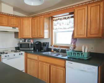 Herkimer House @ Beachfront Eagle Bay Village - Eagle Bay - Cocina