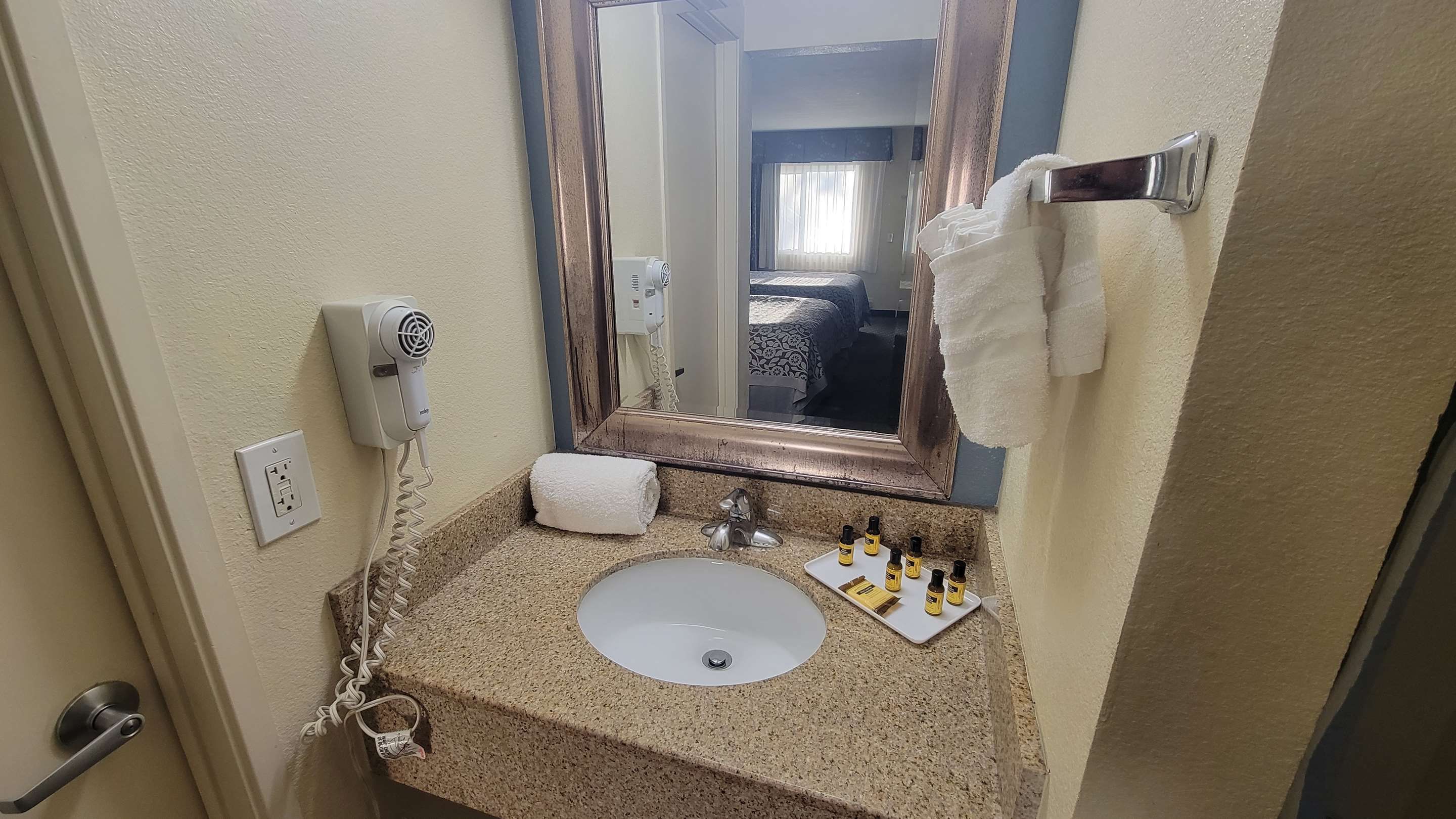 SureStay Hotel by Best Western Chula Vista San Diego Bay thumbnail 3