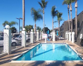 SureStay Hotel by Best Western Chula Vista San Diego Bay - Chula Vista - Pool