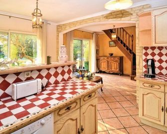 Agréable Pavillon sur les Hauteurs de Nimes au Milieu des Oliviers - Nîmes - Cucina