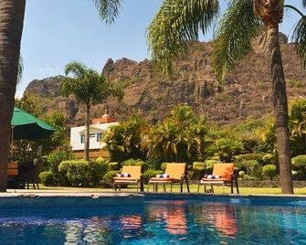 La Buena Vibra Retreat and Spa Hotel - Tepoztlán - Piscina