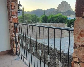 Hotel Beraka - Ezequiel Montes - Balcón