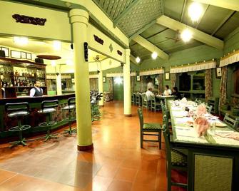 The Rhino Residency Resort - Sauraha - Bar