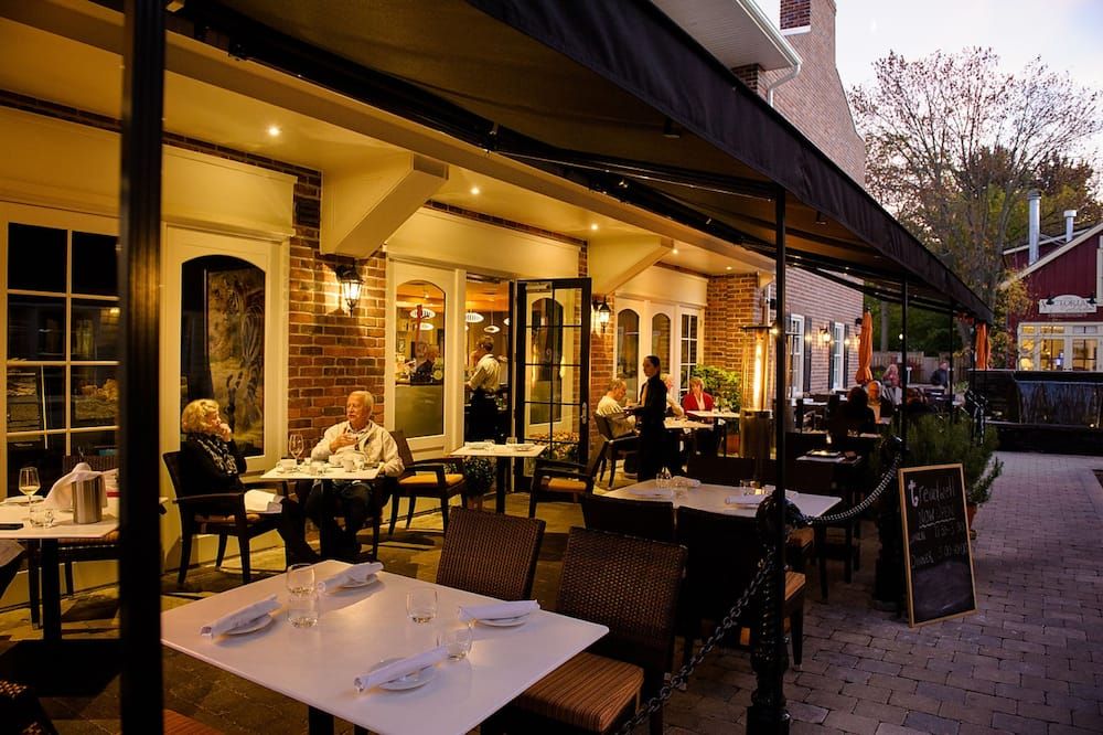 124 أون كوين هوتل آند سبا - نياغرا ليك - مطعم