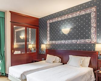 Hotel Rooms Milano - Milan - Bedroom