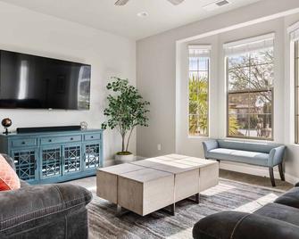 Red Cliffs Getaway townhouse - Washington - Living room