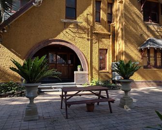 Burwood Bed And Breakfast - בורווד - פטיו