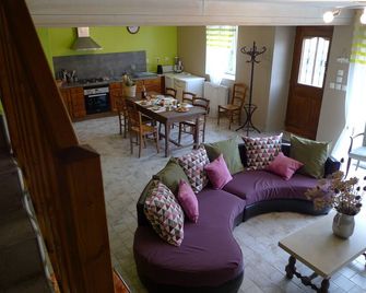 Gite Grand Logis Des Chouettes 5 Bedrooms, 6 To 10 Pers, Jacuzzi, Games Room - Watronville - Sala de estar