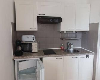 Studio en RDC de 22 m2 - Issy-les-Moulineaux - Kitchen