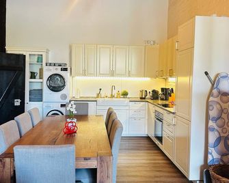 Modern Historic 4 Bedroom House - Laatzen - Küche