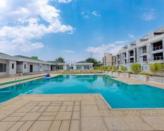 Vivaant Retreat and Conventions - Igatpuri - Басейн