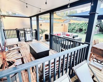 By-The-Beach-House: Large Home in Prime Location - Nakusp - Balcon