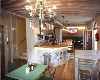 Habitat Cm Muxia - Muxia - Bar