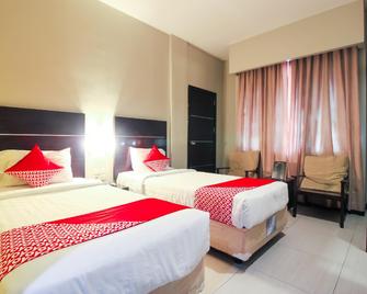 OYO 1729 I-Shine Hotel - Pekanbaru - Schlafzimmer