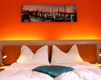 Holiday apartment Schiavon for 1 - 4 persons with 1 bedroom - Holiday house - Romano d'Ezzelino - Habitación