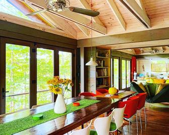 Modern Comfort Meets Nature -Private Dock, Fire Pit & Detached Sleep Cabins - Monroe - Essbereich