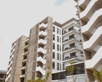Roxy Beach Apartment - Sematan - Building