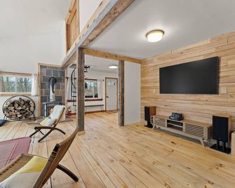 3-bedroom farmhouse 15 minutes from Williamstown and Bennington. - Pownal