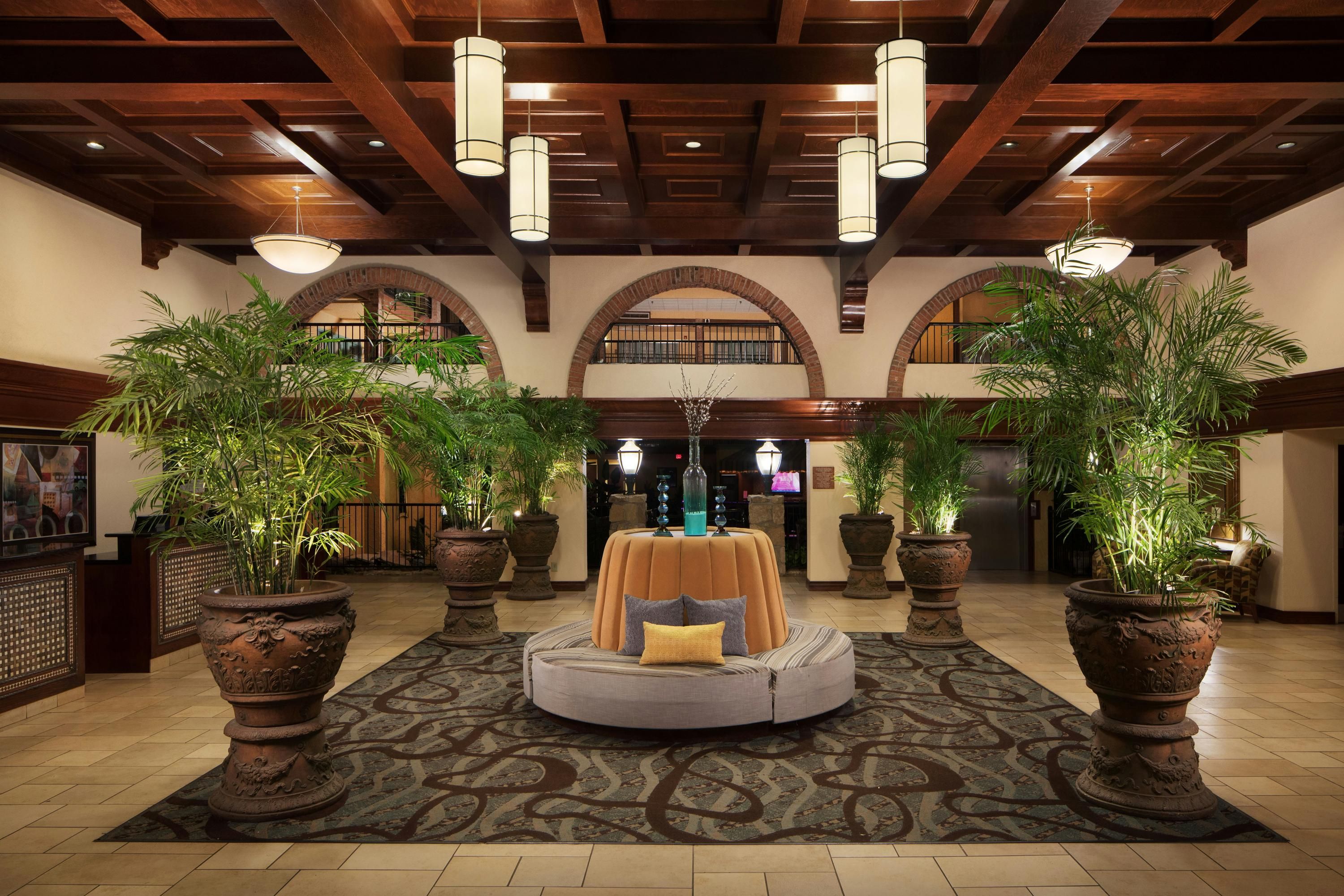 Embassy Suites by Hilton Lubbock - Lubbock - Lobby