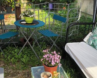 Belles Chambres à la Campagne Avec Collation Matinale Offerte - Marnay-sur-Seine - Patio