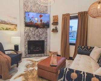 Cabin 7 (1-Bed, Modern-Luxury w. Hot Tub) - Davis - Sala de estar