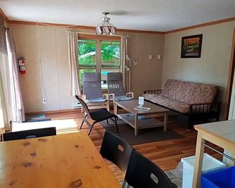 Parkway Cottage Resort and Trading Post - Dwight - Dining room