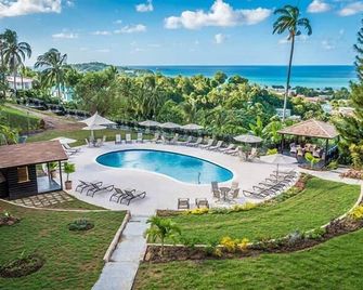 2 Units | Ultimate Relaxation with Scenic Views & Beach Access in St. Lucia - Castries - Zwembad