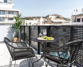 Pame Wild - אתונה - מרפסת