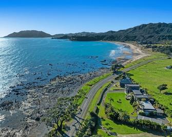 Come and stay at XanDie's! Premium accommodation at Waihau Bay! - Te Kaha