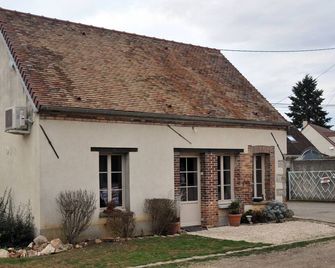 La Ferme de Flo' - Cochon - Double ou Twin Confort - Évry - Gebäude