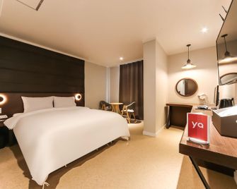 Geojedo Jangseungpo Hotel Carara - Geoje - Habitación