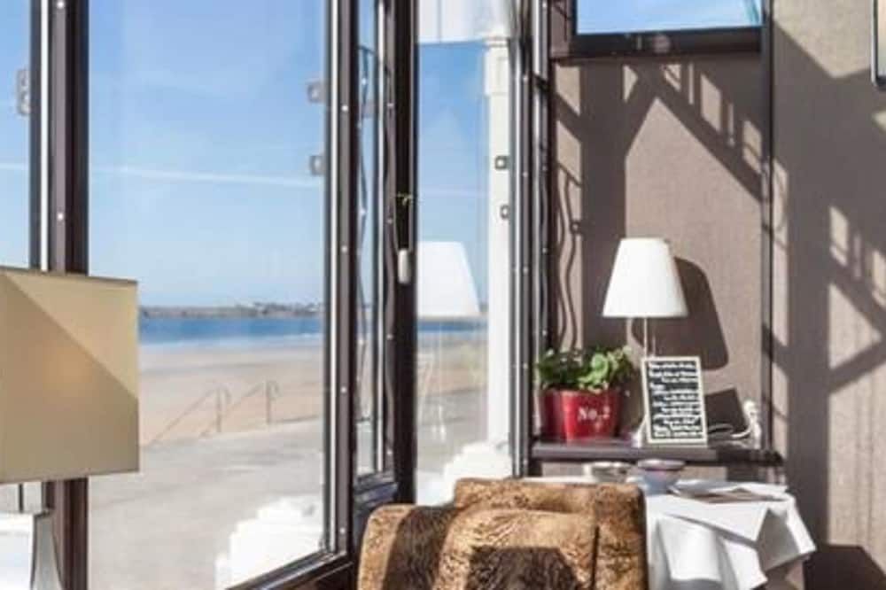 Hotel Les Ambassadeurs thumbnail 3