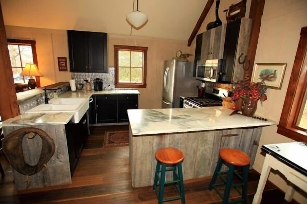 Great Entertaining Spot for any Occassion!