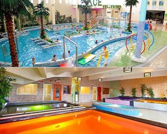 王牌酒店和套房 - 帕西格 - 帕西格市 - 游泳池