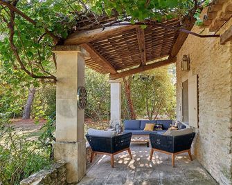 Large 18th century Provencal cottage, restored 5 bedrooms, 4 bathrooms - Oppede - Patio