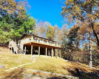 Love and Dreams - Luray - Building